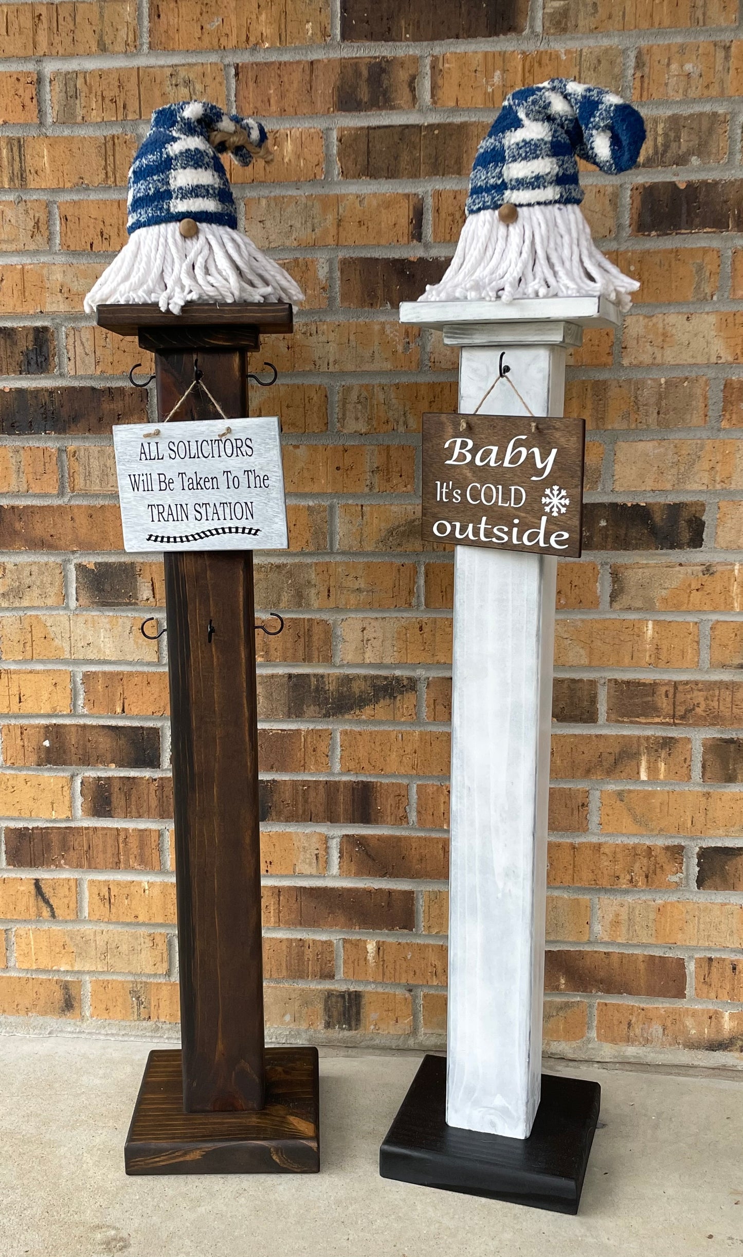 Welcome Porch Post ~ Front Door Post ~ Decorative Farmhouse Christmas Stocking Post ~ Home Decor Post ~ Post with Hooks